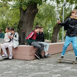 Children in a park with skateboards. Photo: Max Fischer from Pexels